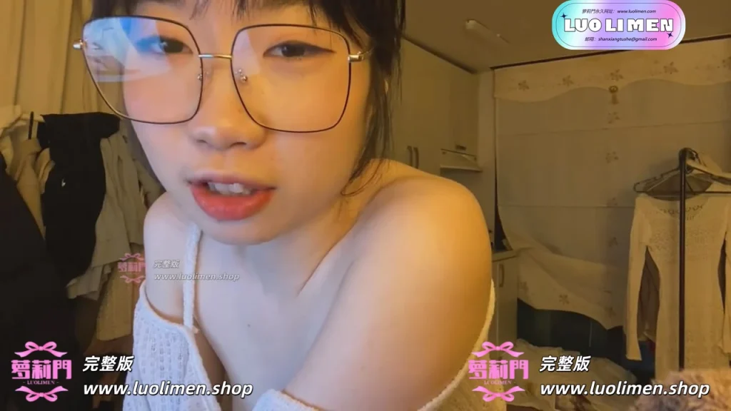 图片[5]-清纯眼镜学生妹可爱自拍 脱光后秒变淫娃 与男友露脸性爱-萝莉门 LUOLIMEN